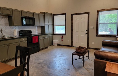 Tyler Apartamento | 1 bedroom, 1 bath in a quiet setting on 40 acres