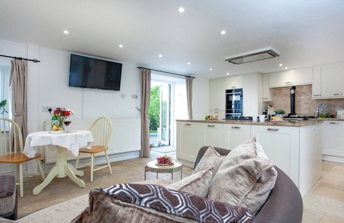 Clearbrook Cabaña | 1 bedroom accommodation in Cadover Bridge