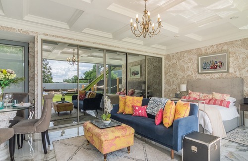 East Grinstead Cabina | 1 bedroom accommodation in East Grinstead