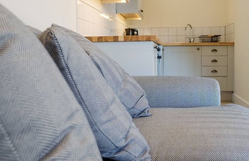 Waterlooville Cabaña | 1 bedroom accommodation in Hambledon, South Downs National Park