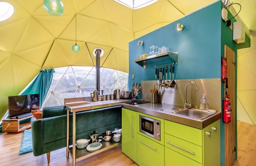 Llanbrynmair Cabaña | A spacious glamping dome in rural Wales, sleeping two guests in complete luxury.