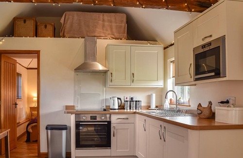 Patrixbourne Cabaña | 1 bedroom accommodation in Pett Bottom, near Canterbury