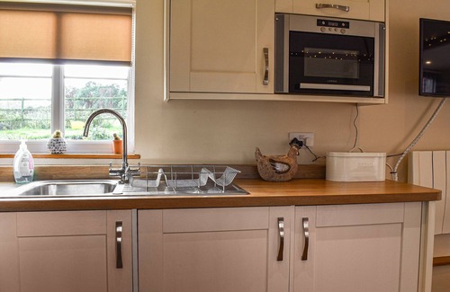 Patrixbourne Cabaña | 1 bedroom accommodation in Pett Bottom, near Canterbury