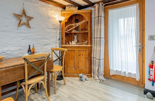 Eglwys-fach Cabaña | 1 bedroom accommodation in Furnace, near Machynlleth