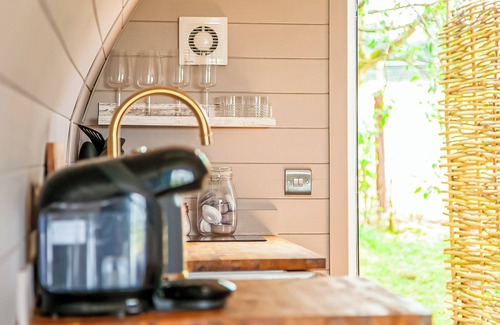 Christchurch Cabaña | 1 bedroom accommodation in Knowstone