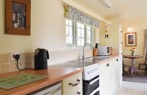 Abergele Cabaña | Alojamiento de 1 habitaciones en Llanfair Talhairarn, near Abergele