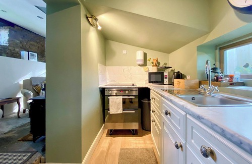 Corsham Cabaña | 1 bedroom accommodation in Neston, near Corsham