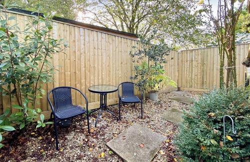 Corsham Cabaña | 1 bedroom accommodation in Neston, near Corsham