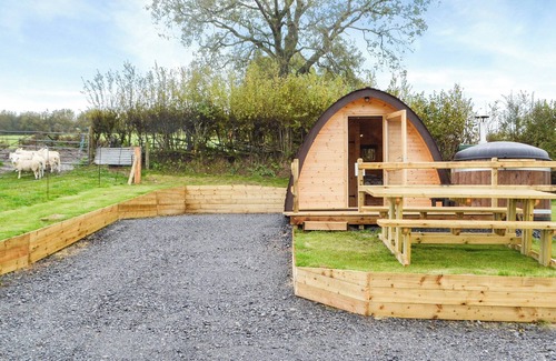 Tirabad Cabaña | 1 bedroom accommodation in Llanbister, near Llandrindod Wells