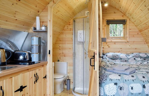 Tirabad Cabaña | 1 bedroom accommodation in Llanbister, near Llandrindod Wells