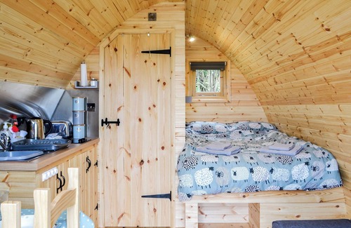 Tirabad Cabaña | 1 bedroom accommodation in Llanbister, near Llandrindod Wells