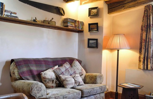 Penycae Cabaña | 1 bedroom accommodation in Pen-y-Cae, near Ruabon