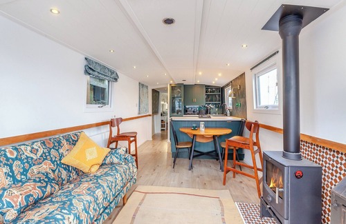 Heybridge Cabaña | Widebeam steel barge on the river in the historic town of Maldon, with amenities on the doorstep.