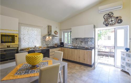 Carrozziere Casa | 1 Bedroom Amazing Home In Siracusa