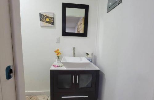 Isla de Utila Apartamento | 1 Bedroom Apartment in center of town.