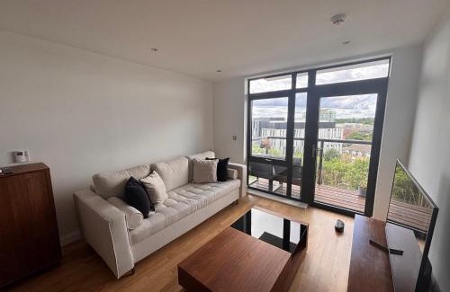 Southbury Apartamento | 1-Bedroom Apartment with Private Balcony near Overground