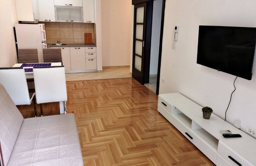 Podmaine Apartamento | Apartamento de 1 dormitorio con vista al parque "Podmaine 18"