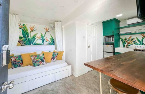 Maxwell Apartamento | 1 Bedroom APT 2, Oceanview + Pool, Near Beach | @ Paradise Point Barbados