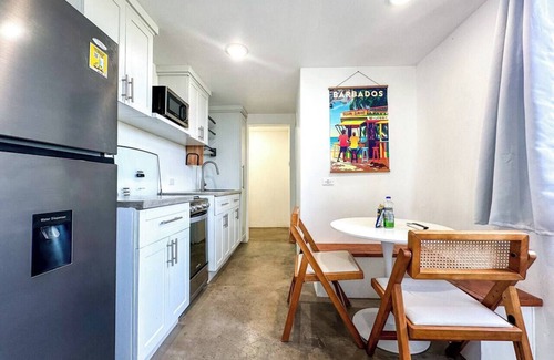 Maxwell Apartamento | 1 Bedroom APT 4A, Oceanview + Pool, Near Beach | @ Paradise Point Barbados