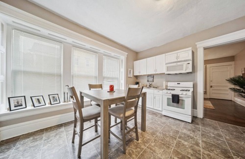Highland Square Apartamento | 1 bedroom Apt in Central Akron
