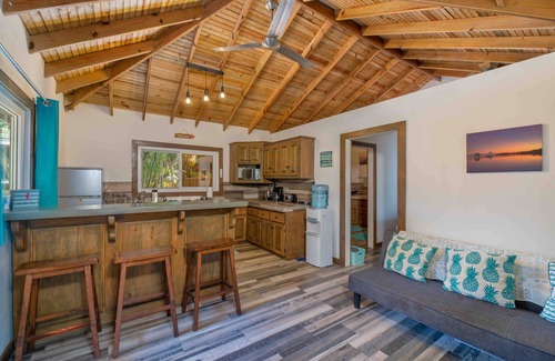 Roatan Casa | 1 Bedroom Bungalow at Never Winter