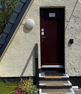 West Laroch Chalet De Esquí | 1 Bedroom Cabin with Mountain & Loch Views - Quiet Location between Glencoe & Ben Nevis