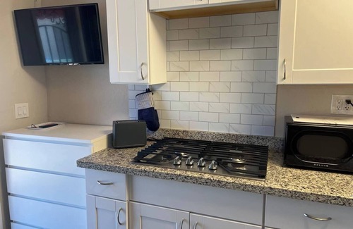 Coronado Casa | 1 bedroom casita in central Phoenix 1-2 miles from 4 major hospitals.