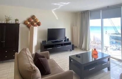 Surfside Condominio | 1 Bedroom Condo 439533 by Houzlet