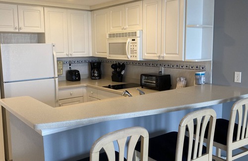 Volusia County Casa | 1 bedroom condo, new flooring, 2 king size beds, 2 balconies, 55 in 4K smart tv