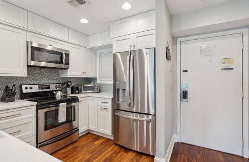 Charleston County Condominio | 1 Bedroom condo, Steps to Beach Access & Pool - 7B Mariners Walk