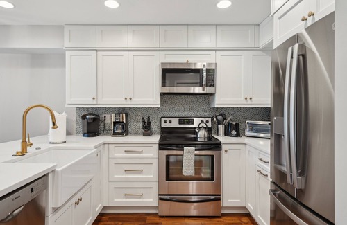 Charleston County Condominio | 1 Bedroom condo, Steps to Beach Access & Pool - 7B Mariners Walk