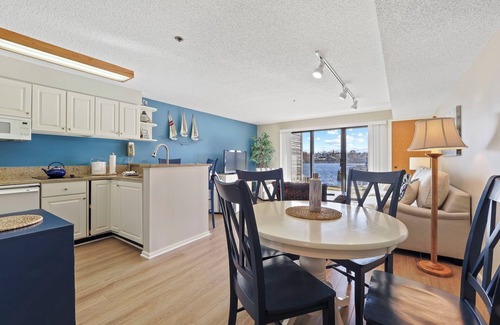 Charlevoix Condominio | 1 Bedroom Condo with Waterfront Access | Pool, Hot Tub, Sauna | Patio