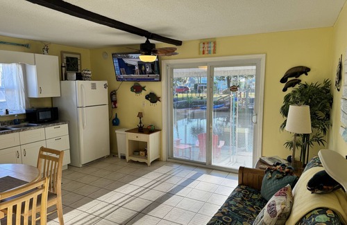 Homosassa Cabaña | 1-bedroom cottage just 3 minutes drive to Homosassa Springs Wildlife State Park