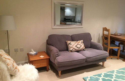 Cheltenham Apartamento | Apartamento con patio de 1 habitación, Central Cheltenham