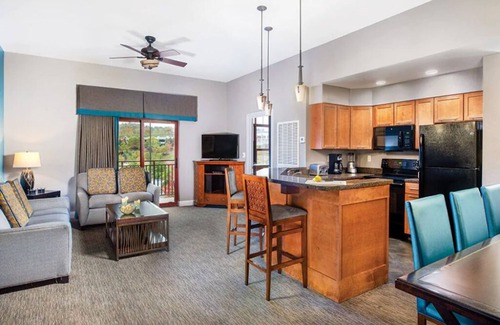 Sevierville Condominio | 1 Bedroom Deluxe Condo, Pool View, Sleeps 4, Waterpark, Great Smokies Lodge!!