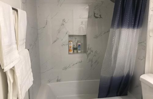 Downtown Honolulu Apartamento | 1 Bedroom Downtown Partial Ocean View with Free Standard Parking
