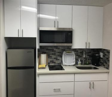 Downtown Honolulu Apartamento | 1 Bedroom Downtown Partial Ocean View with Free Standard Parking