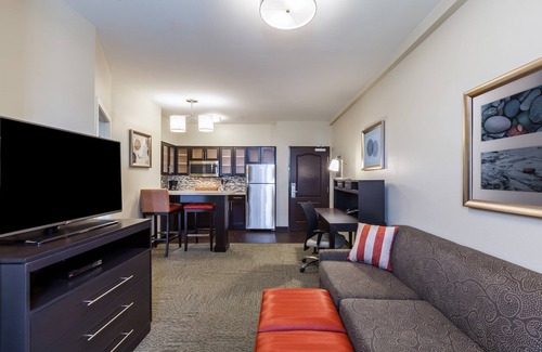 Fossil Creek Condominio | Desayuno gratis + piscina al aire libre | Fácil acceso al centro de convenciones