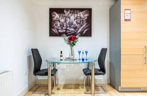 Runnymede Apartamento | 1 bedroom Flat in Egham sleeps 4 with parking