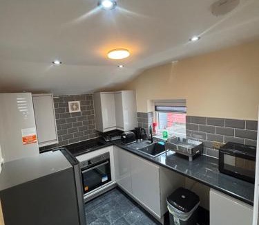 Didsbury Apartamento | 1 Bedroom Flat - Manchester Airport Apartment - 7 mins to MAN - Staycations & Business stays!