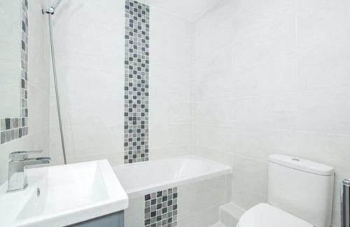 Uxbridge South Apartamento | 1 bedroom flat near Heathrow 5 minutes walk to Uxbridge station & free parking