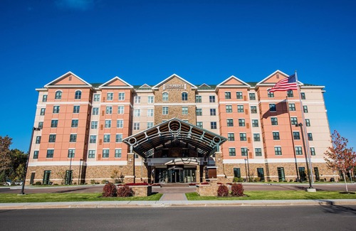 Newtonville Condominio | Suite Equipada Cerca de ALB, Centro + UAlbany | Acceso a la piscina