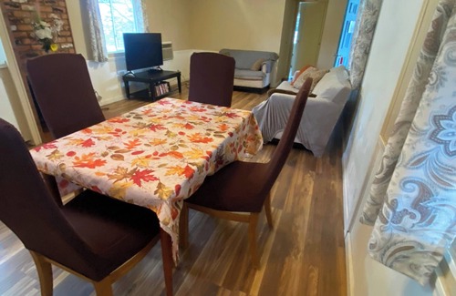 Squaw Valley Apartamento | 1 Bedroom, Full Chef’s Kitchen, Living Room, Entire Private Porch near Kings/Seq