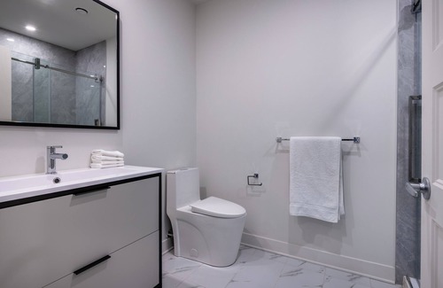 Byward Market - Parliament Hill Condominio | 1-bedroom fully-furnished short term rental | The Met Furnished Suites