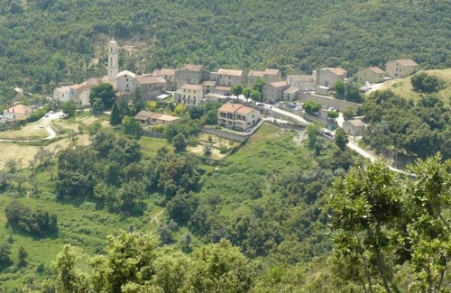 Soveria Casa | 2 partes el jardín de tierra en la villa