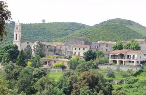 Soveria Casa | 2 partes el jardín de tierra en la villa