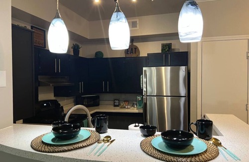 Plano Apartamento | 1 Bedroom Home Away From Home. Reserve Your Stay!