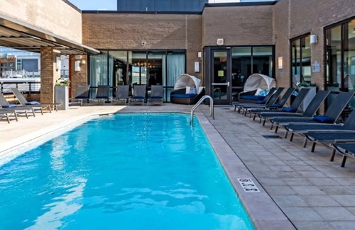 Radnor - Fort Myer Heights Apartamento | 1-Bedroom in Arlington Featuring Modern Gym & Climate Control