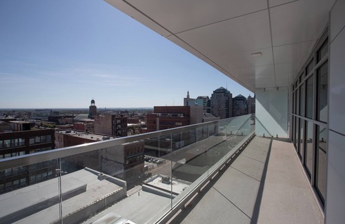 Downtown Buffalo Condominio | 1 Bedroom Luxury Bi-Level Condo in Downtown Buffalo - Rooftop Bar, Bowling Alley