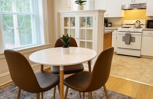 Skokie Apartamento | 1-Bedroom Pad | Cozy + All-Set